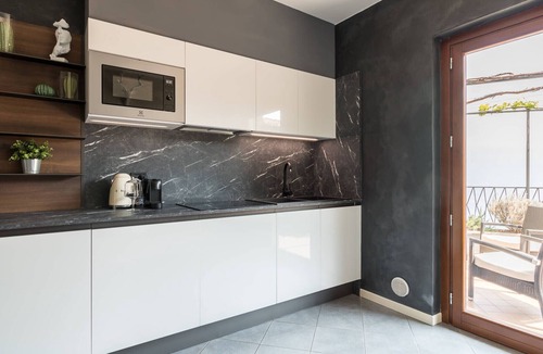 Gardola Apartment | Rustico Minichèto -La Vigna: lovely apartment wit lake view balcony