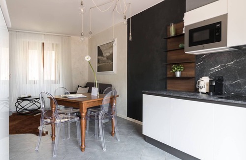 Gardola Apartment | Rustico Minichèto -La Vigna: lovely apartment wit lake view balcony