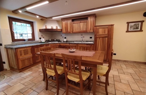 Arvier Apartment | Rustico with large green area, potholes of the giants, paths and Alta via n. 2