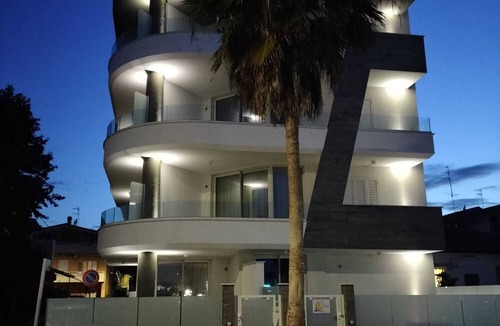 Alba Adriatica Apartment | SAILING SUITE APARTMENT WITH BEACHFRONT GARDEN