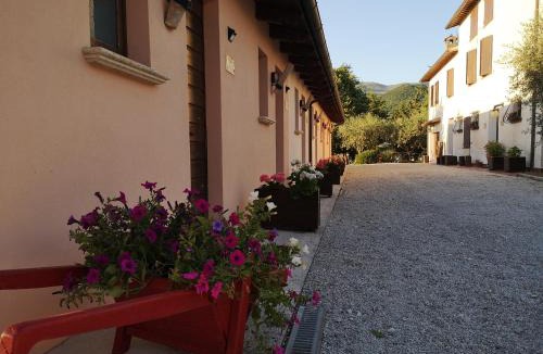 Fossato di Vico House | Santa Croce