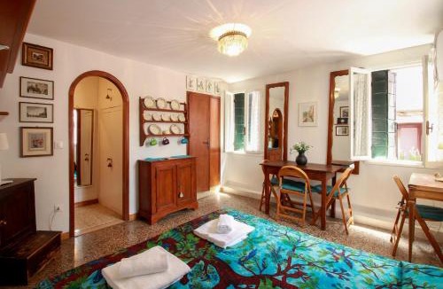 Cannaregio Apartment | Santi Apostoli Home by Halldis