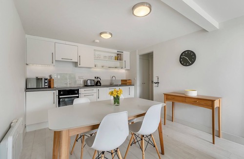 Millendreath Apartment | Sea Breeze Premier apartments are perfect for a getaway with friends.