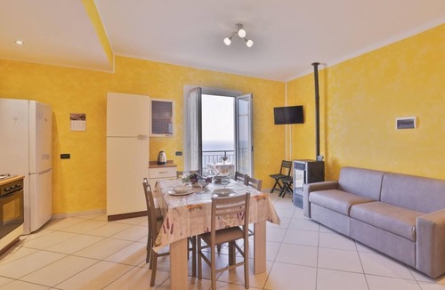 Costarainera Apartment | Sea view apartment with balcony and A/C | Ap09