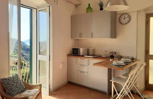 Pitelli House | Sea view studio apartment with terrace and garden near Lerici and Cinque Terre