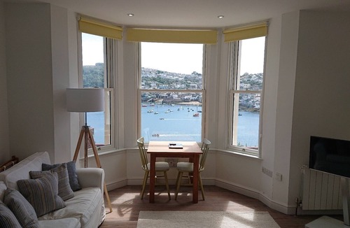 Polruan Apartment | SEASPRAY spectacular views, central Fowey, parking