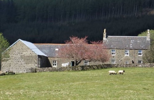 Gruline Cottage | Secluded traditional Island house surrounded by river and wild flower meadows