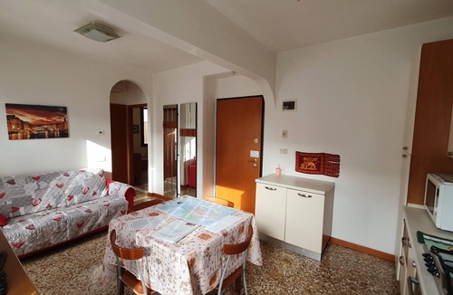 Cannaregio Apartment | Second floor apartment with balcony and canal view IT027042C23ZLO5K7X