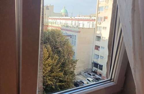 Vracar Apartment | Serene apartment with WiFi in charming Beograd