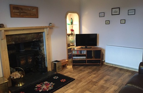 Burray Village Cottage | Sherwood Cottage: Traditional 2 bedroom stone cottage in Burray village, Orkney.