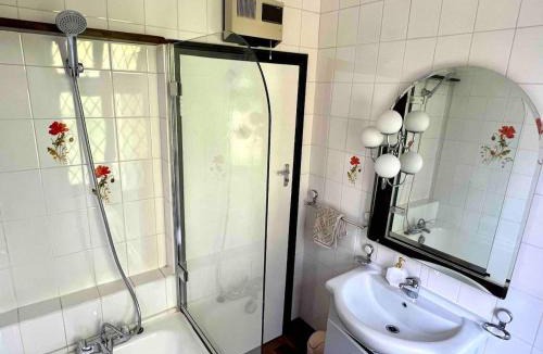 Wraysbury House | Sleeps 8 Thamefront Gem w PetsOK Free Parking