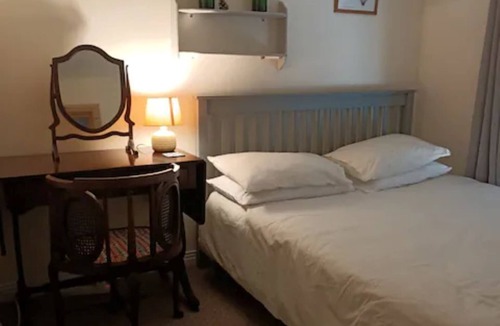 Rostrevor Bed & Breakfast | Solo Guest Suite with Toilet/Shower & Utility Room
