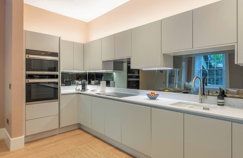 New Town Apartment | Spacious 2-Bed on Wemyss Place- Walk to Princes St, Pet-Friendly, Sleeps 5