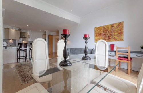 Tower Hill Apartment | Spacious 2BD Flat with View of Tower Bridge