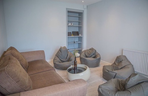 Uig House | Spacious 3 bedrooms, 3 living rooms, 2 bathrooms with Great sea front view