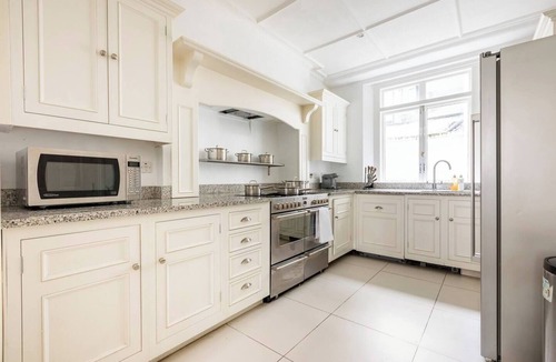Westminster House | Spacious 4 Bedroom Royal Villa next to Buckingham Palace