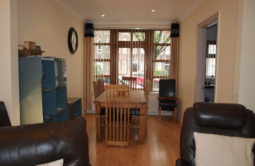Queens Quarter House | Spacious 4-Bedroom Townhouse in Prime South Belfast Location