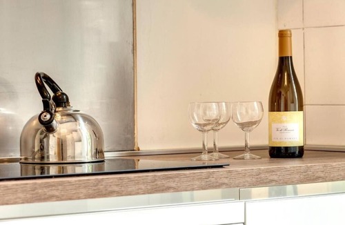 Santissima Annunziata Apartment | Spacious 5-bedroom apartment in charming Firenze with AC