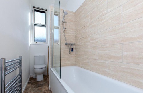Merchiston Apartment | Spacious and Bright Polworth Flat