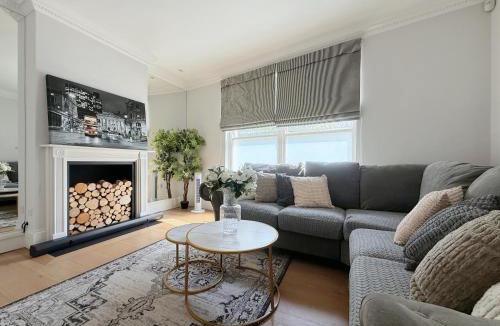 Churchill Villa | Spacious and cosy 3BRs 5F House in Heart of London
