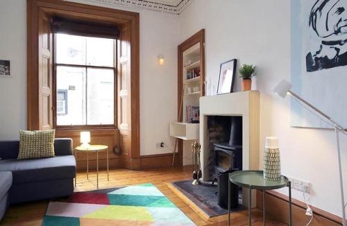 Newington Apartment | Spacious apartment 15 mins to Grassmarket & Royal Mile