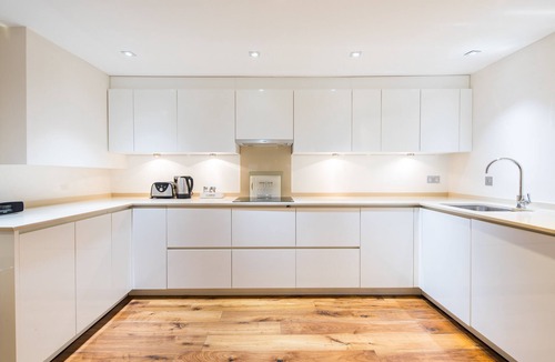 St. Pancras Apartment | Spacious apartment with private patio