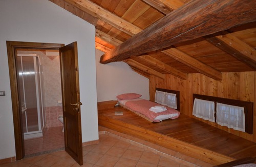 Soucheres-Basses Apartment | Spacious attic with two bathrooms