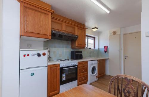 Wheatley House | Spacious Bungalow with Parking & Garden, Only 15 Minutes from Oxford City Centre
