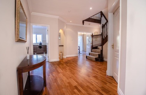Knowle Sands House | Spacious detached 5 bedroom house with a fireplace