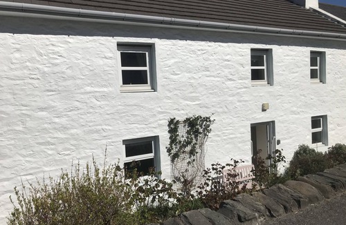 Port Charlotte House | 💙 spacious home with beautiful views in the heart of the village 1 min to beach