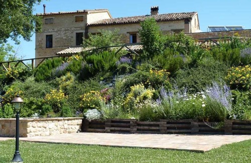 San Ginesio Apartment | Spacious, stylish apartment with stunning views of the Sibillini Mountains