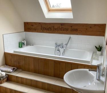 West Laroch Apartment | Springbank Apartment - Sleeps 4 - Pet Friendly