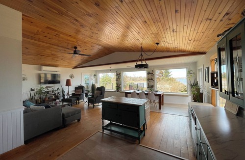 Corran Ban House | Spruce Cove Retreat 2 separate spaces in one! Main and guest house. Pet friendly