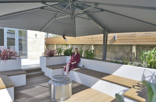 St. Andrews Villa | St Andrews 5 Star Luxury Villa, Garden SPA HotTub, Sauna, Steam Room & parking