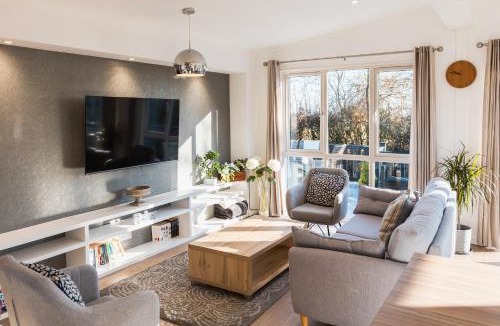 Ryde House | St Helens - Lodge - sleeps 4 - Pets Allowed - Pool