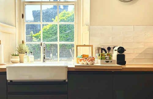 Dalavich Apartment | St Johns Jailhouse by the Castle