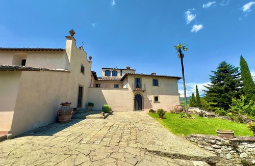 Figline e Incisa Valdarno House | St. Nicholas in Olmeto - Tower and Church of the 13th century