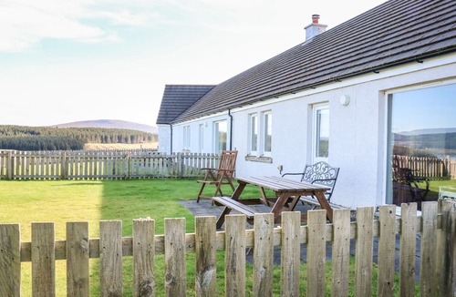 Gruline Cottage | STARFISH COTTAGE, pet friendly in Craignure, Isle Of Mull