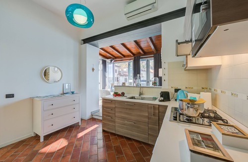 Arona Apartment | Stella Del Lago Pied Dans L'Eau, Arona, Italy