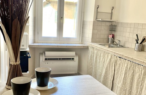 Rome City Centre Apartment | Steps from the Pantheon, the Trevi Fountain, Spanish Steps. Discounted stays!