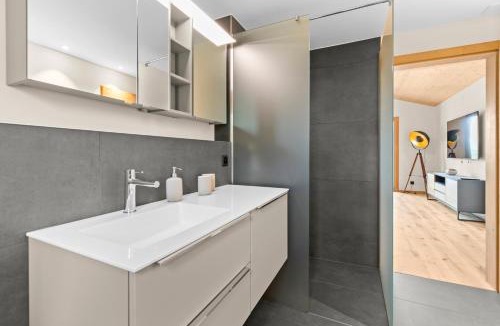 Vella Apartment | Stilvolle 4.5 Zimmer Wohnung nahe der Talstation