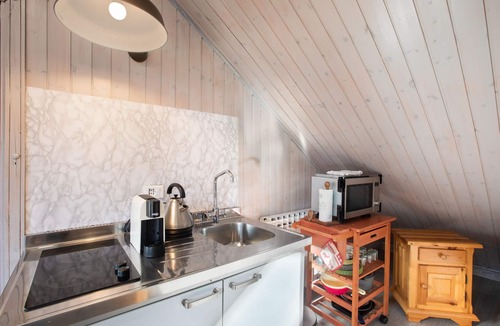 Gimillan Apartment | Studio Apartment 'Finestra Sul Gran Paradiso' with Mountain View and Wi-Fi