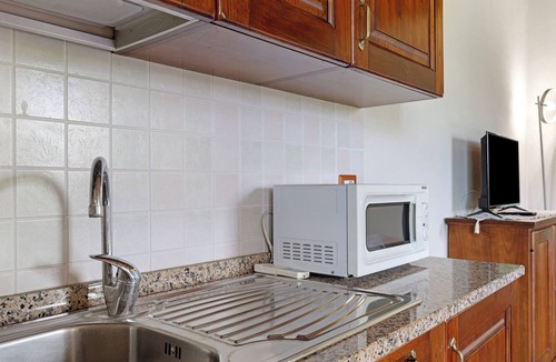 Montopoli in Val d'Arno Apartment | Studio Apartment 'Numero 3' with Shared Garden and Air Conditioning