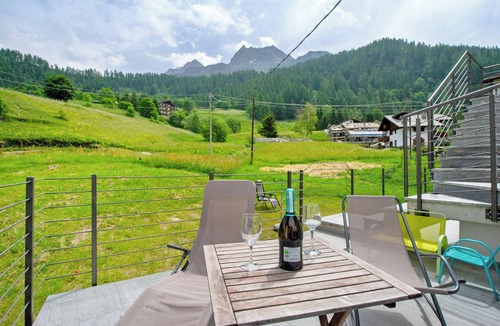 Paquier Apartment | Studio 'La Chambre D'Emilie - Romantic Room' with Mountain View, Terrace and Wi-Fi