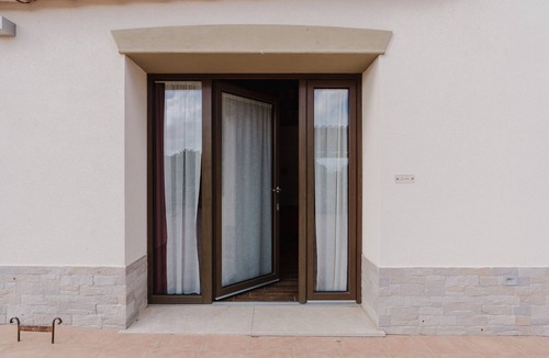 Rilievo Apartment | Studio 'Zirafa' with Shared Garden, Wi-Fi and Air Conditioning