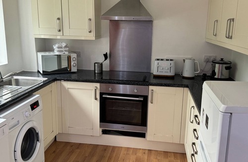 Southfields Apartment | Stunning 2 bedroom ground floor flat near Wimbledon and Southfields