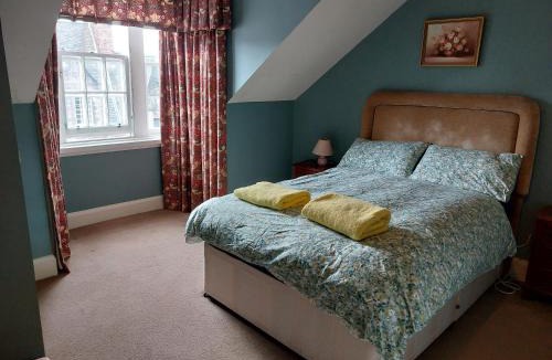 Old Town Apartment | Stunning 5BR Royal Mile Penthouse