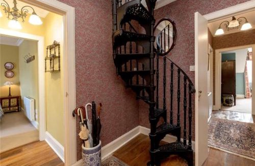 Old Town Apartment | Stunning 5BR Royal Mile Penthouse