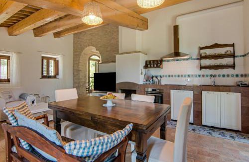 Mombaroccio Apartment | Stunning Apartment in Mombaroccio near Metauro River