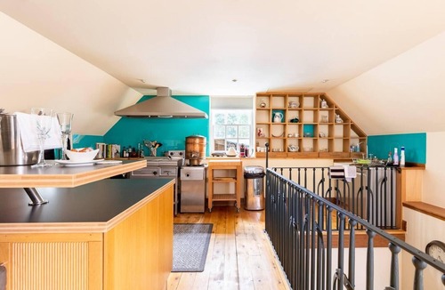 Perth House | Stunning Luxury Duplex with Hot Tub and AirCon
